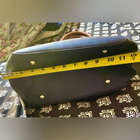 Mulberry Purse Handbag Tote w/ gold hardware, clean leather handbag EUC - Picture 16 of 16